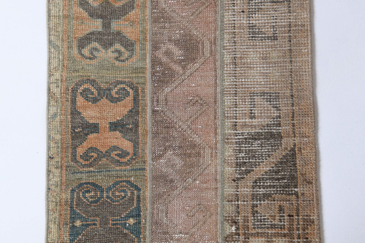 Turuncu ve beyaz renkli patchwork vintage yolluk, yün hav, kumaş taban