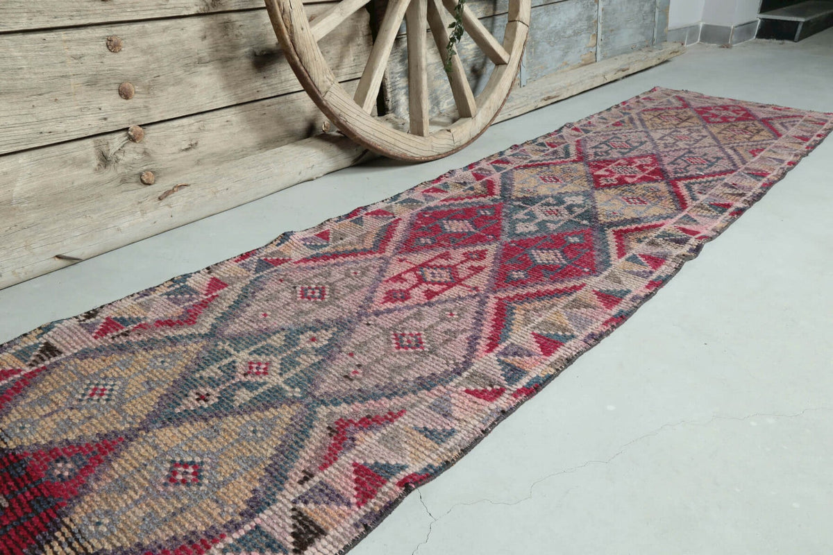 El yapımı vintage yolluk 76x345 cm i̇kat desenli yün - ışık altında renk detayı
