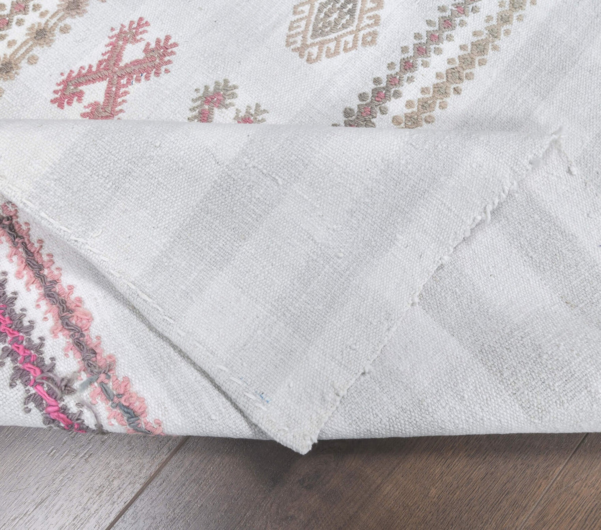 Beyaz ve gri renkli vintage kilim yolluk, yün hav, pamuk taban