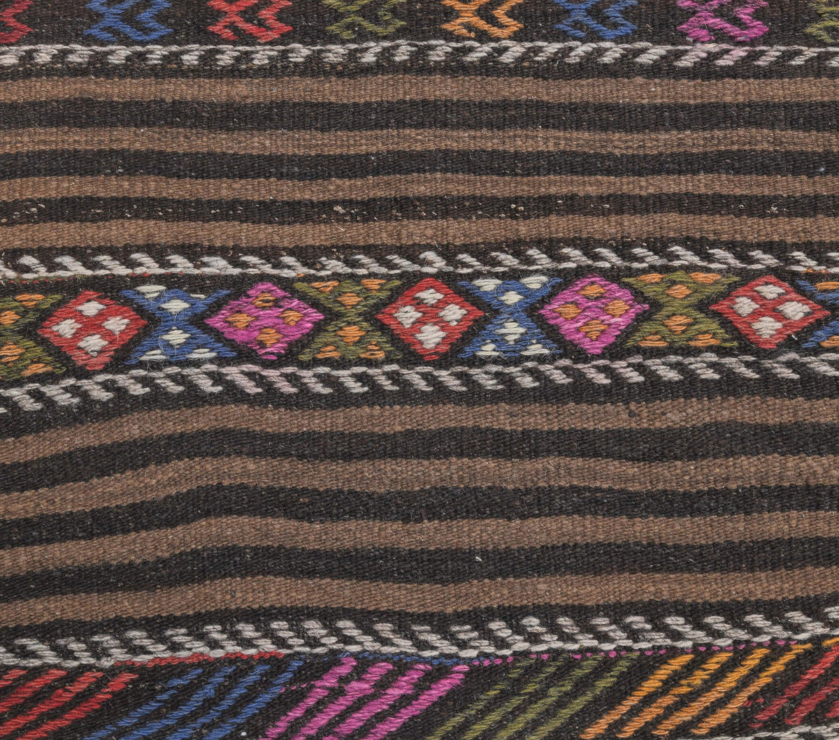 Anadolu kökenli el dokuma kilim – 1960'lar üretimi, tribal desenli