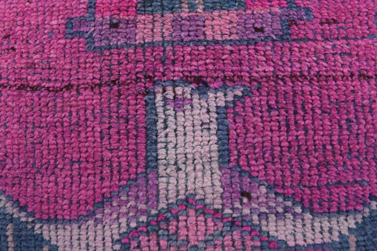 Pembe, mavi ve mor renkli el dokuma vintage yolluk, yün hav, pamuk taban