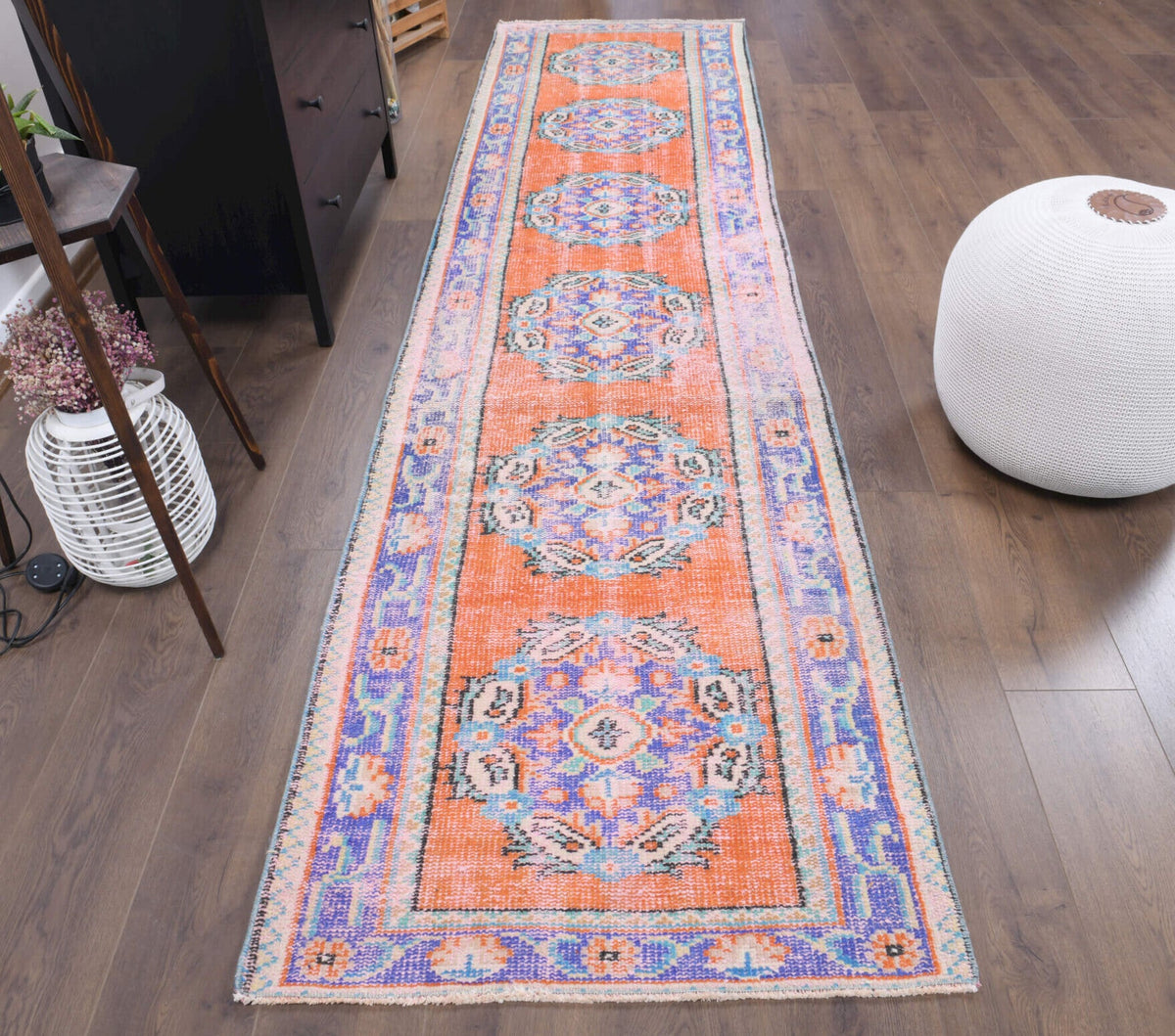 Oryantal desenli el dokuma vintage yolluk – pembe, turuncu ve gri tonlarda yün dokuma