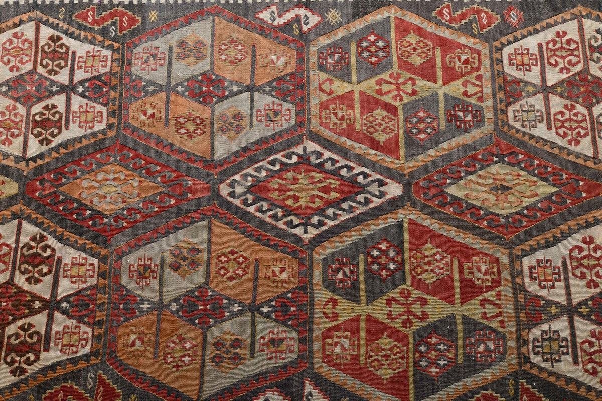 Anadolu kökenli el dokuma kilim – 1960'lar üretimi, kilim motifli