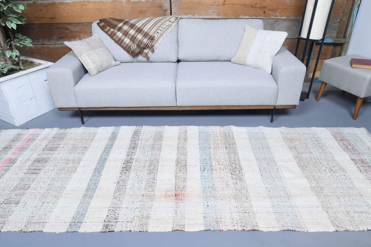 Beyaz ve gri renkli vintage kilim yolluk, %100 yün dokuma