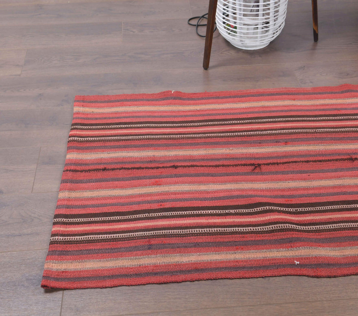 Anadolu kökenli el dokuma kilim – 1960'lar üretimi, çizgili
