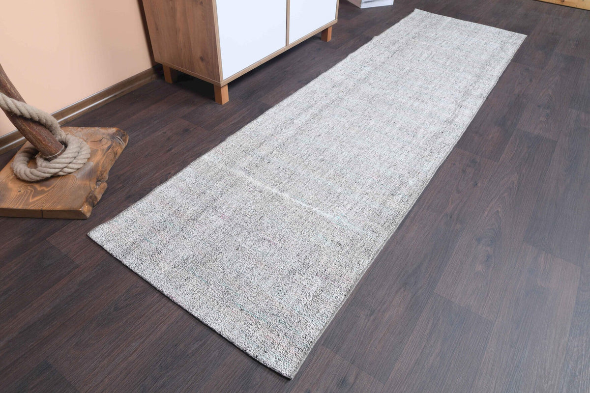 73x245 cm gri, mor ve beyaz düz zeminli vintage kilim yolluk – üstten tam görünüm