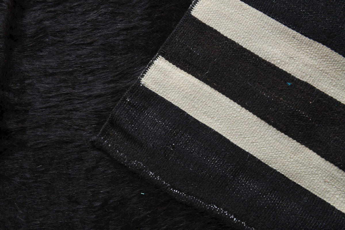 Siyah ve gri renkli vintage kilim yolluk, %100 yün dokuma