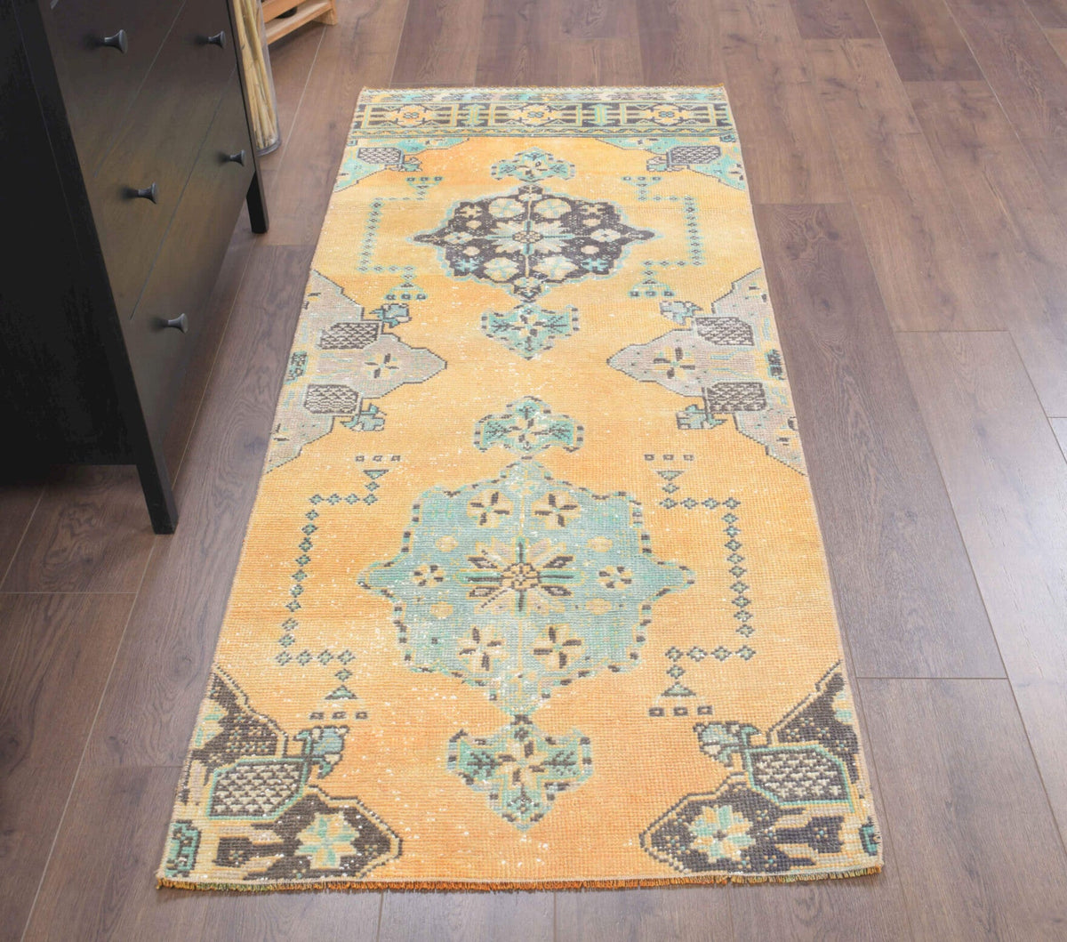 1970'lerden Anadolu kökenli oryantal desenli el dokuma vintage yolluk, 81x200 cm
