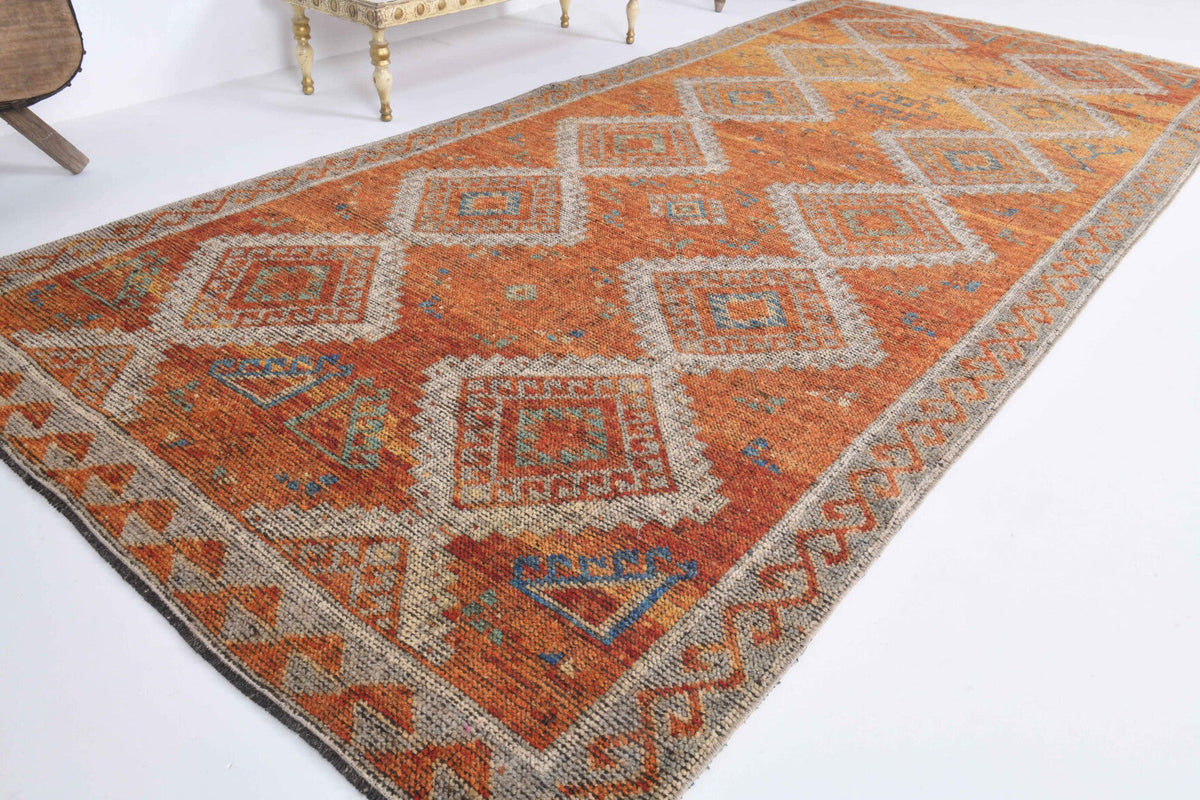 Geometrik desenli el dokuma vintage yolluk – turuncu, kahverengi ve bej tonlarda yün dokuma