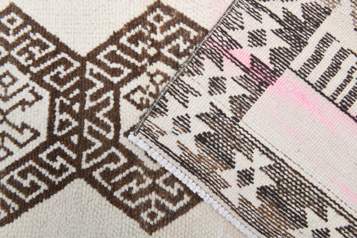 Turuncu, bej ve beyaz renkli el dokuma vintage yolluk, yün hav, pamuk taban