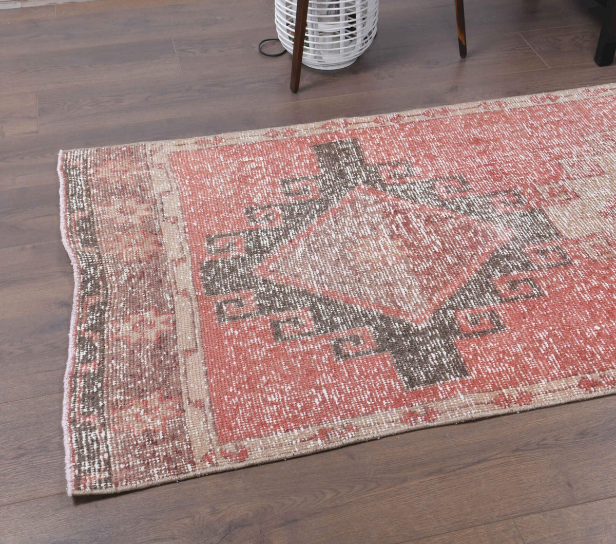 Geometrik desenli el dokuma vintage yolluk – turuncu ve pembe tonlarda yün dokuma