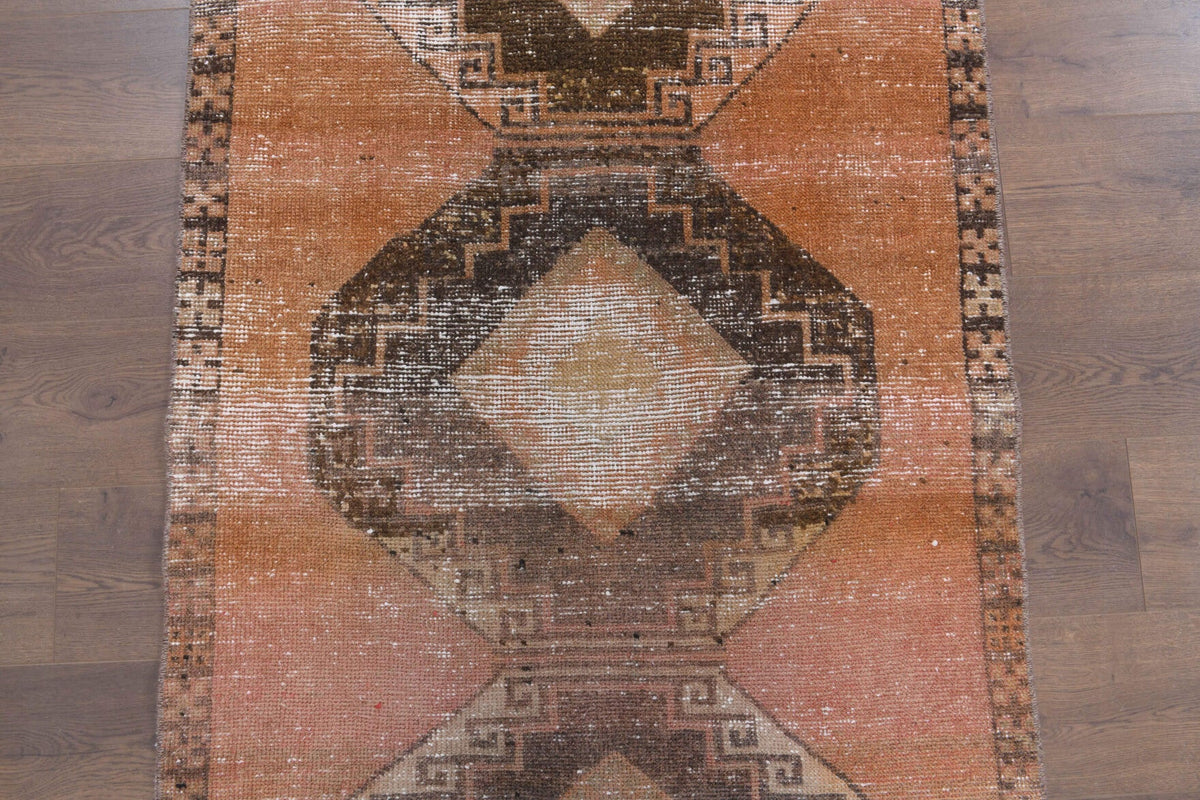 El yapımı vintage yolluk 94x335 cm geometrik desenli yün - yakın çekim doku detayı
