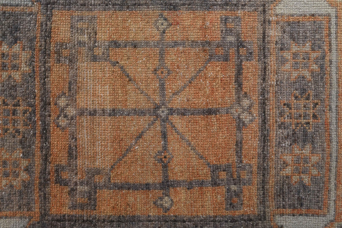 Vintage yolluk 111x351 cm – turuncu ve kahverengi tribal desenli, el dokuma