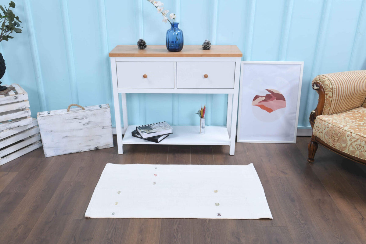 El yapımı vintage halı 64x117 cm düz desenli yün - yakın çekim doku detayı