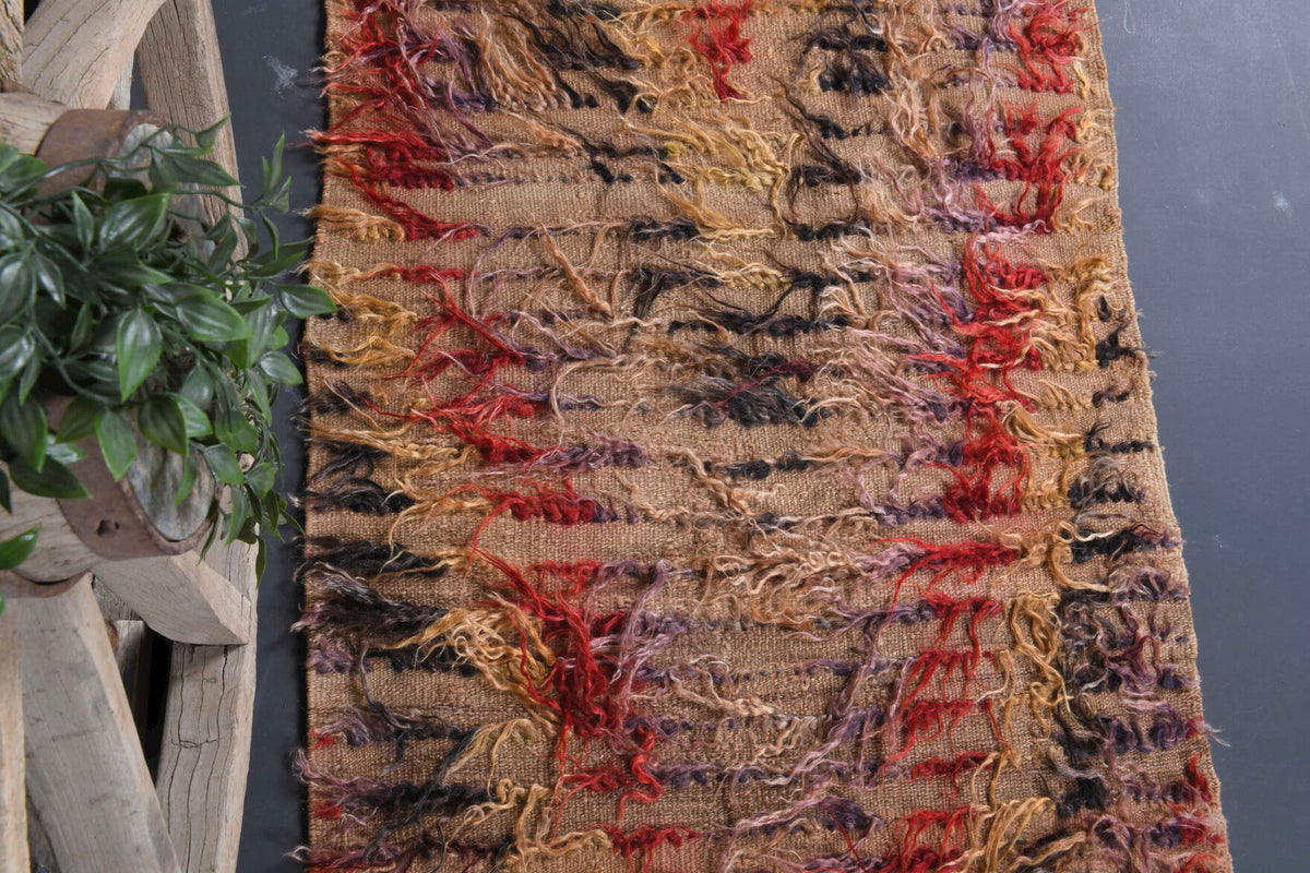 El yapımı vintage halı 81x132 cm çizgili desenli yün - mekan görünümü