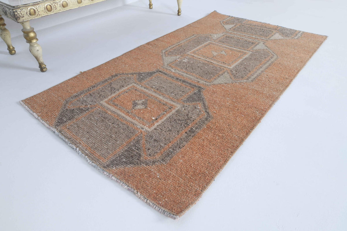 El yapımı vintage halı 74x132 cm oryantal desenli yün - yakın çekim doku detayı