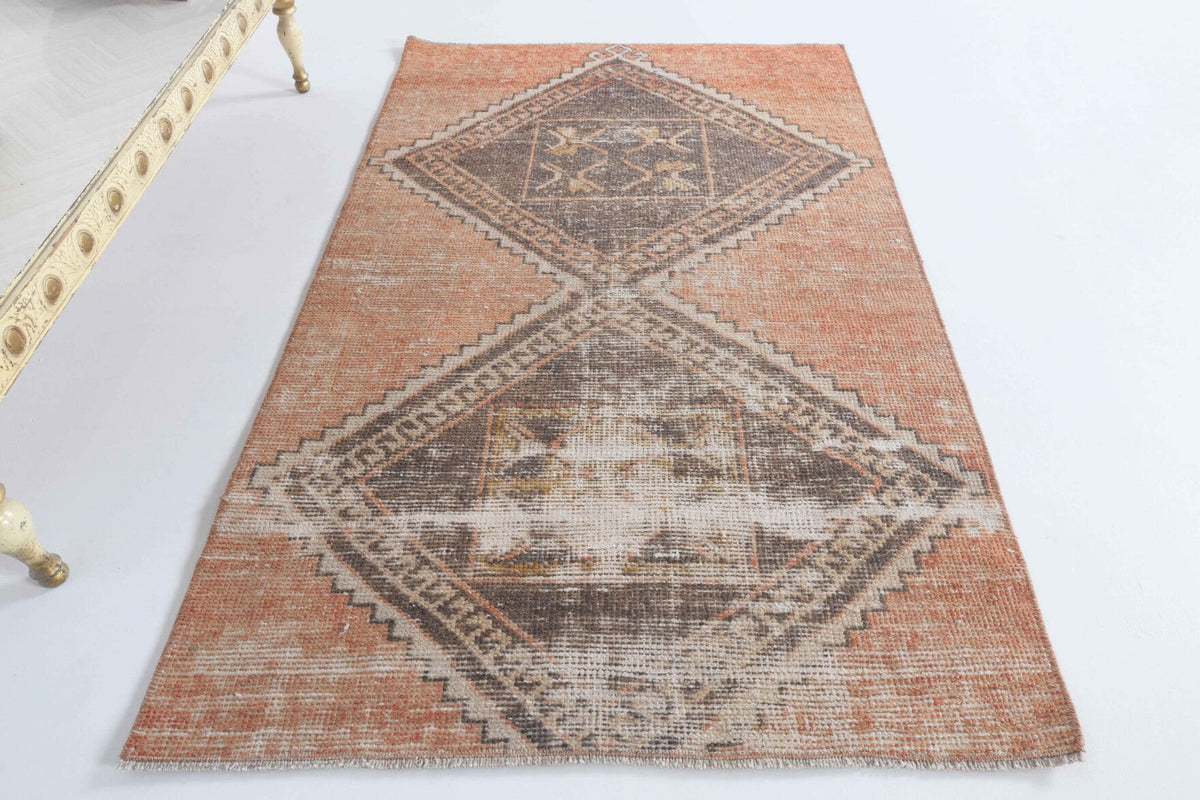El yapımı vintage halı 81x132 cm geometrik desenli yün - detay görünümü