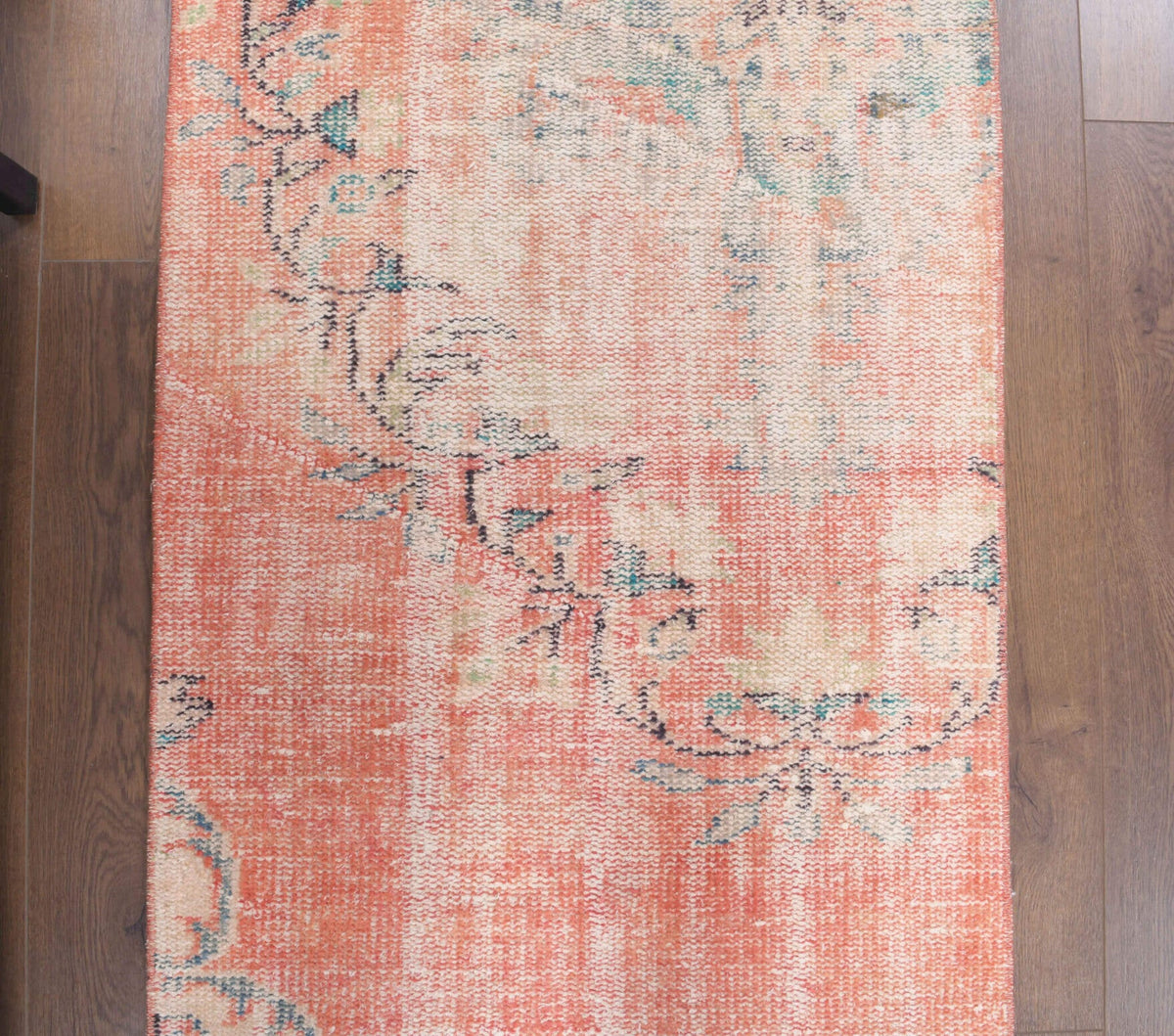 El yapımı vintage halı 76x132 cm oryantal desenli yün - yakın çekim doku detayı