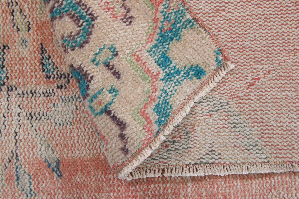 Pera Halı tek parça koleksiyonu: oryantal desenli el dokuma vintage kare halı, turuncu ve bej