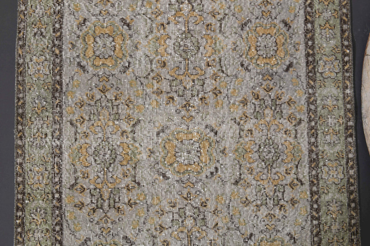 Yatak odası için oryantal desenli el dokuma vintage halı – 116x206 cm