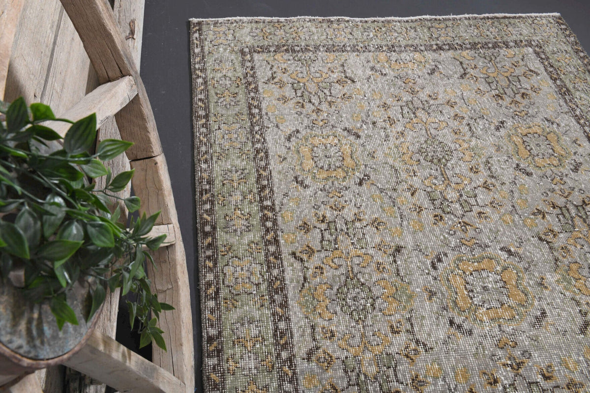 2,39 m² el dokuma vintage halı – Anadolu, 1970'ler